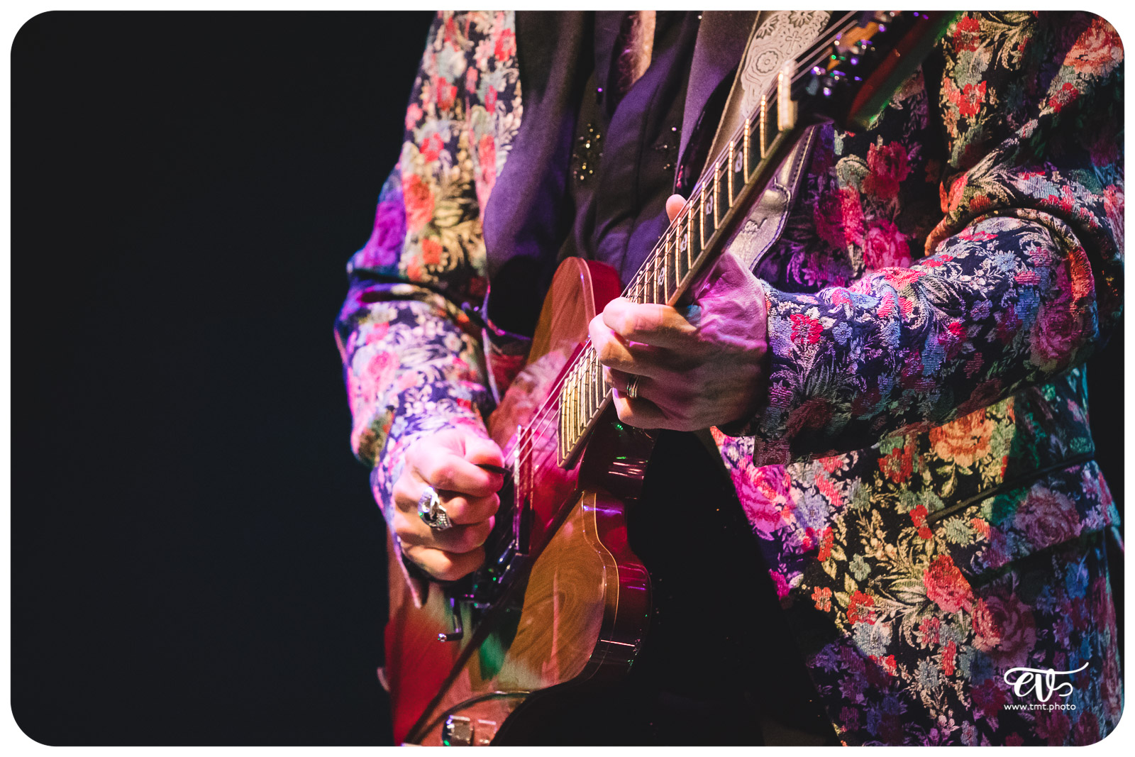 L'HISTOIRE DU ROCK EN 13 GUITARES